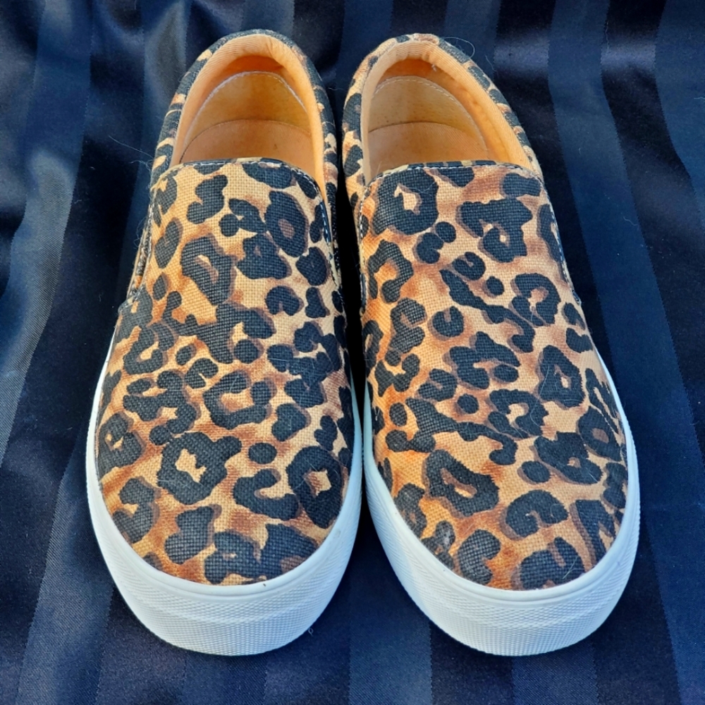 EUC Steve Madden Slip on Sneakers - Cheeta Print